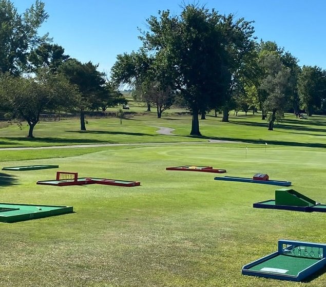 rent mini golf setup in Minneapolis for parties and events