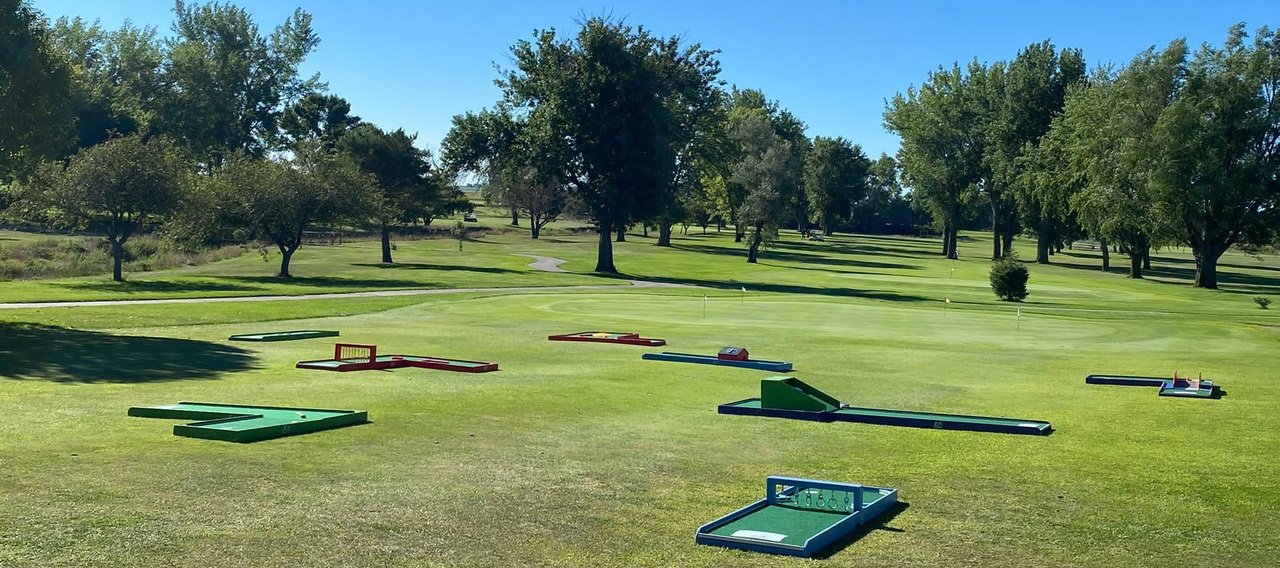 mini golf course rental setup in Minneapolis and in Minnesota